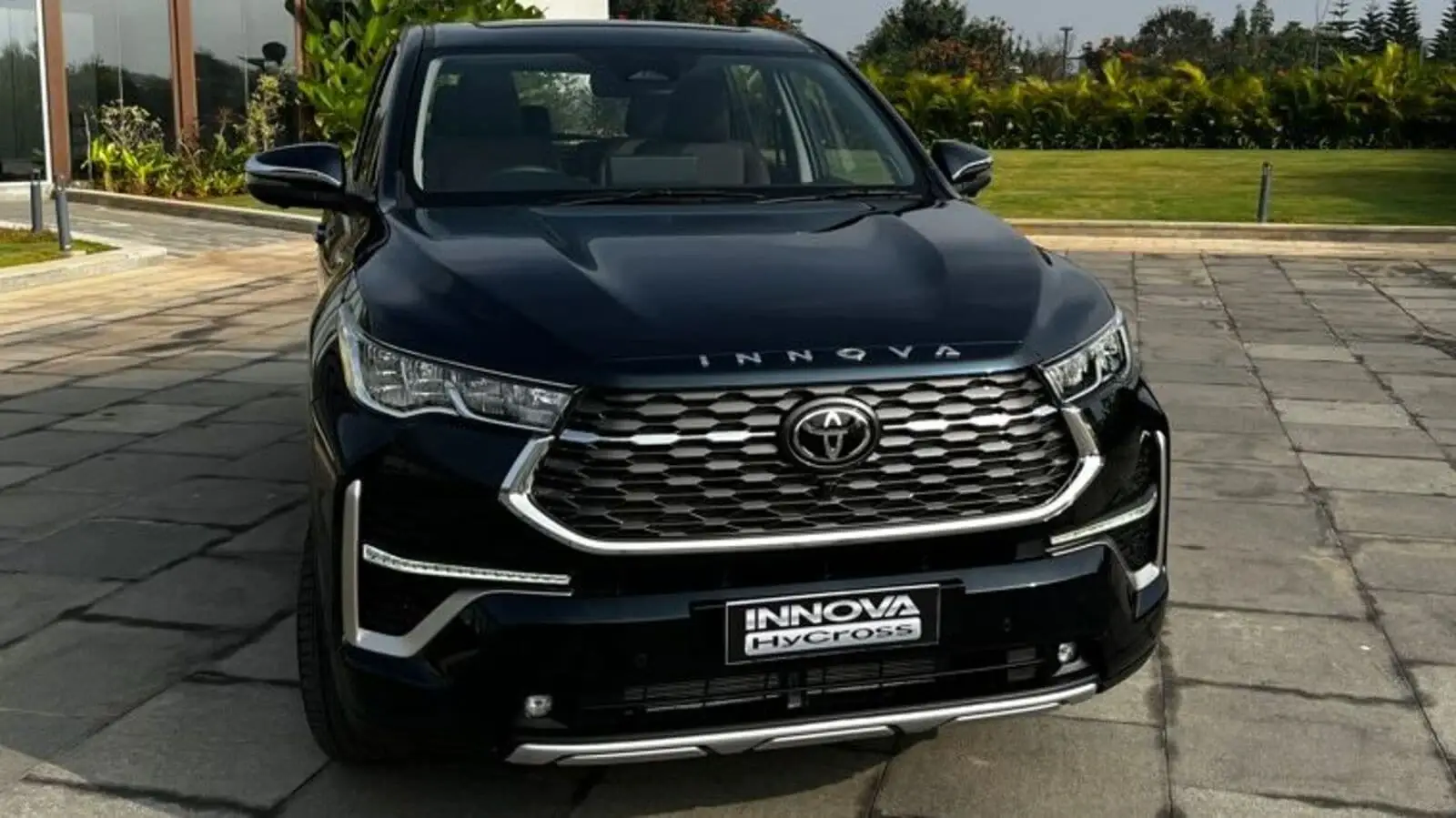 Innova Hycross